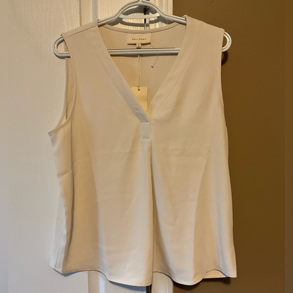 MELLODAY Tops - Women’s MELLODAY Cream V-Neck Sleeveless Blouse Size Medium